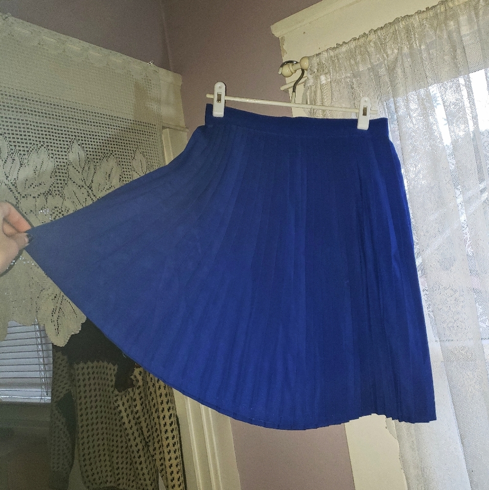 pleated American apparel midi skirt